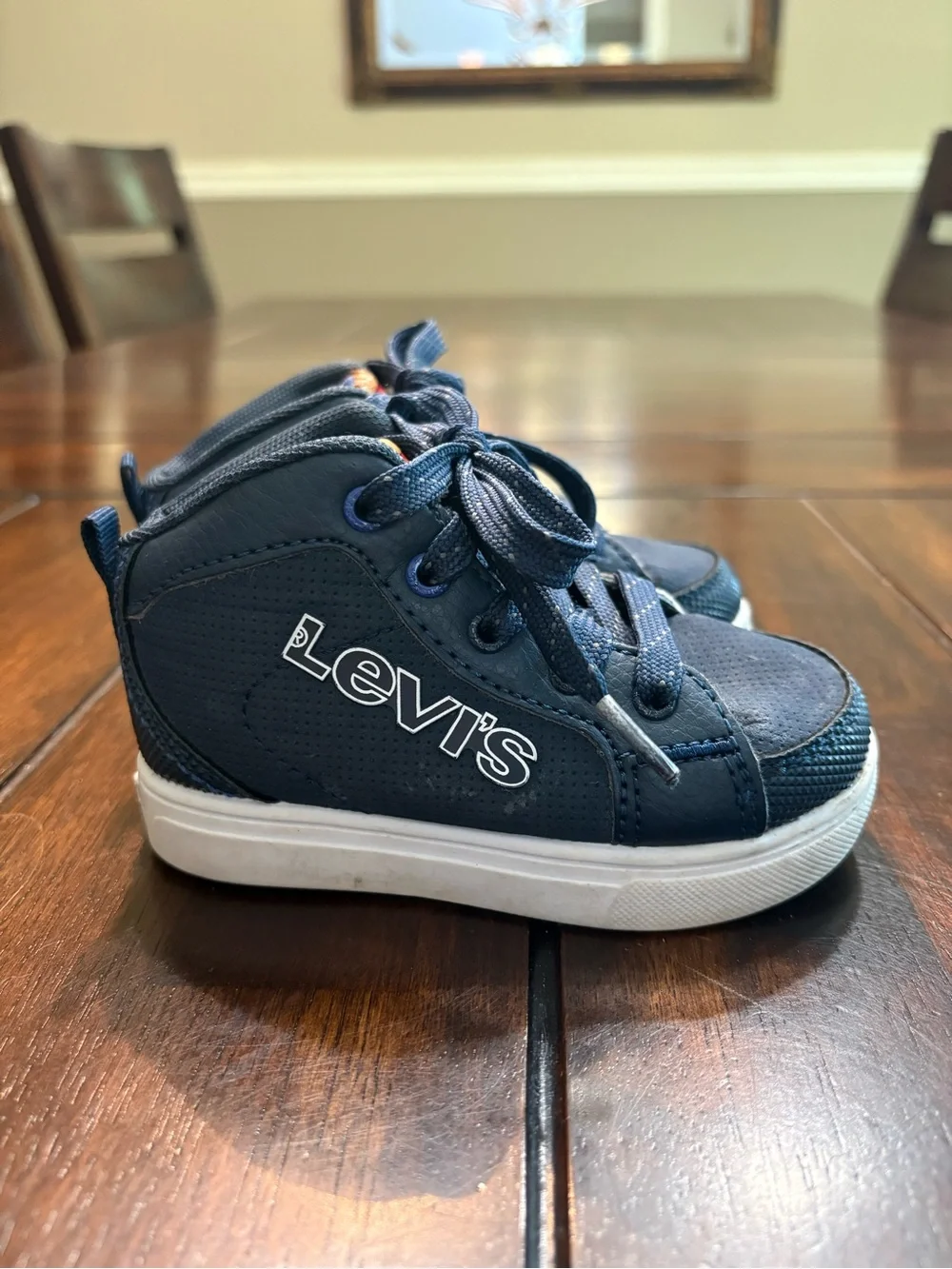 Kids Levi's navy blue sneakers size US 6